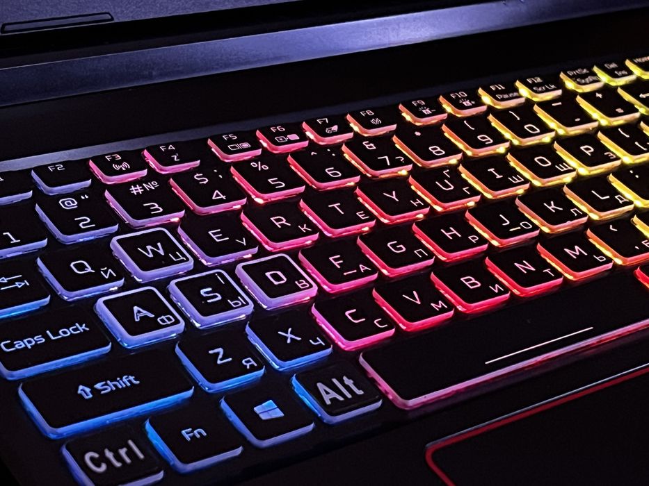 Acer Nitro 5, RTX2060, 144hz, I9 9980hk