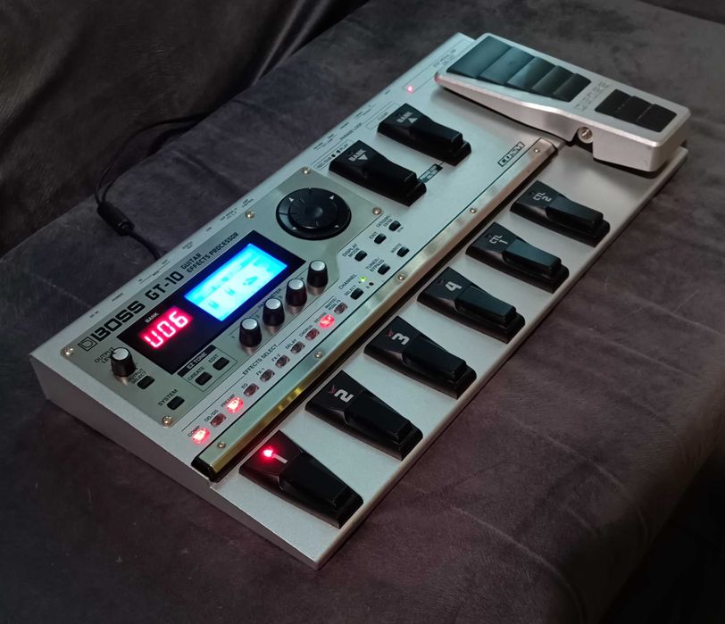Procesor gitarowy BOSS GT-10 – legenda brzmienia!