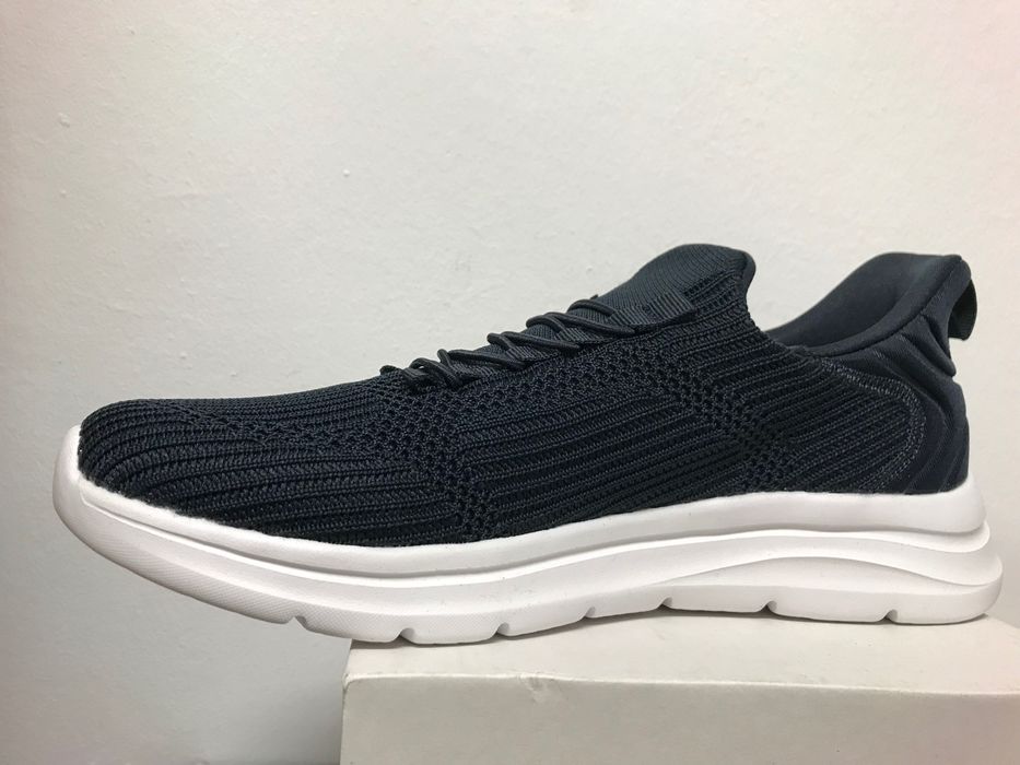 Buty wsuwane Primark - rozmiar 42 – Komfort, amortyzacja, styl!