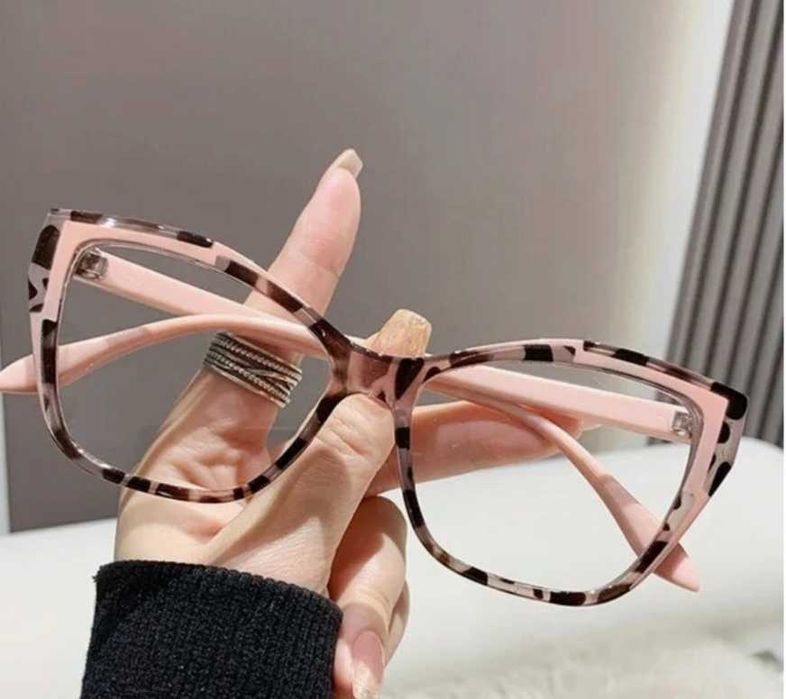 Oprawki damskie do szkieł zdrowotnych..