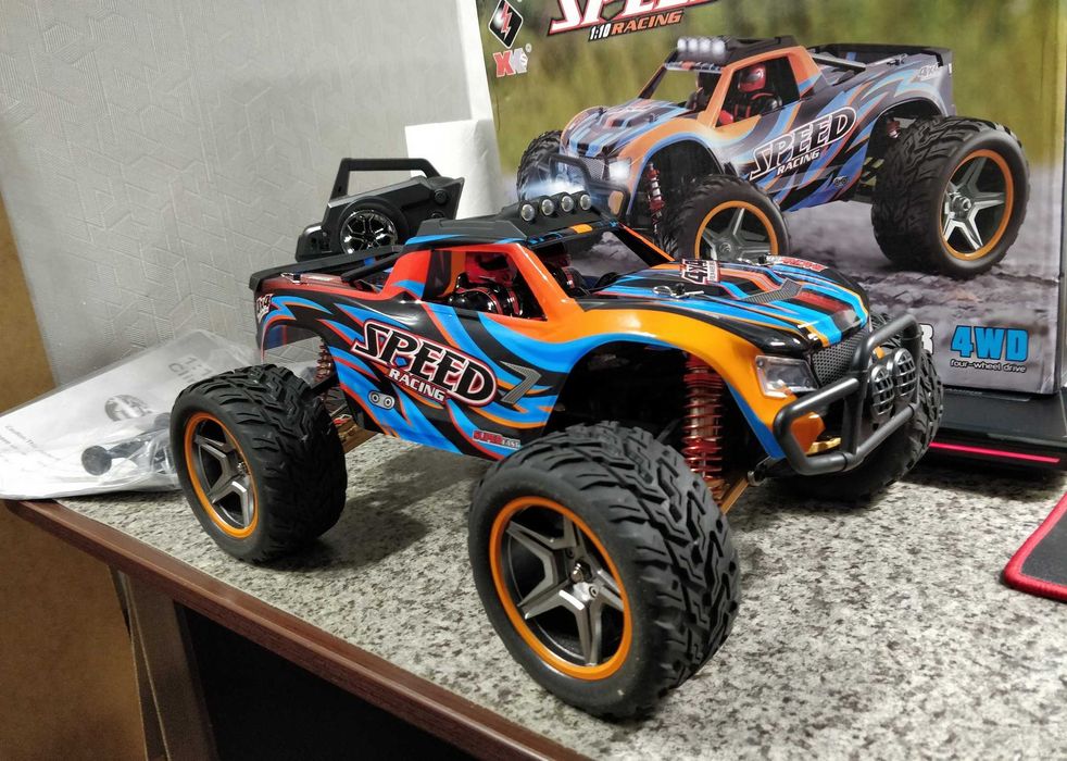 RC машинка WLtoys 104009 1/10 4x4 rc з LED підсвіткою Нова в коробці