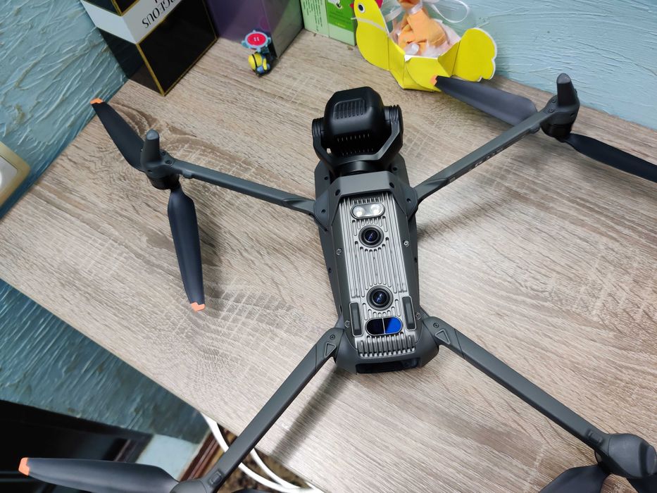Дрон DJI Mavic 3 Pro квадрокоптер drone Mavik Мавік мавік 3 про