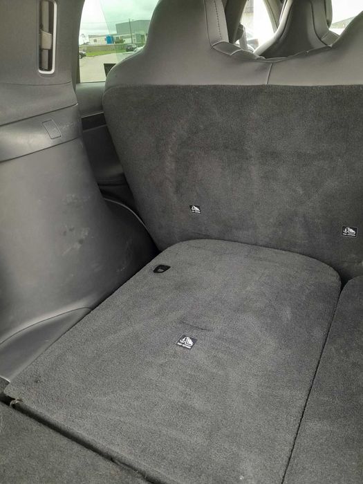 Tesla Model X - 386 CV de pura eletricidade e estilo