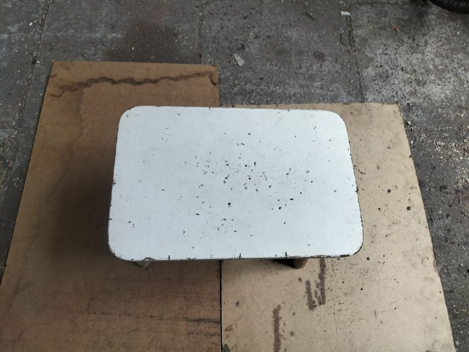 Stary taboret zydelek z PRL