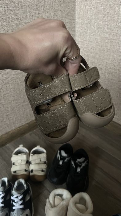 Кросівки, сандалі, пінетки