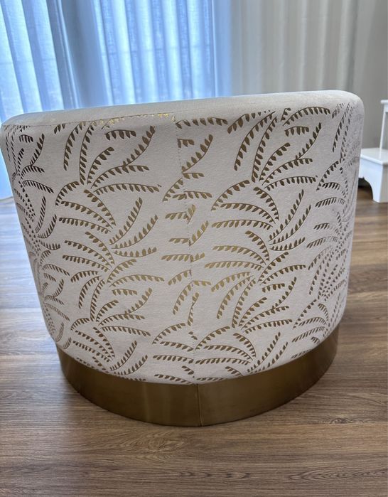 Vende se Banqueta/Puf em tons pérola e dourado 69x44 como novo !
