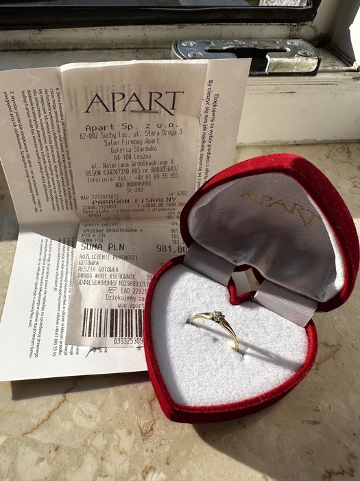 Zloty pierscionek z diamentami Apart