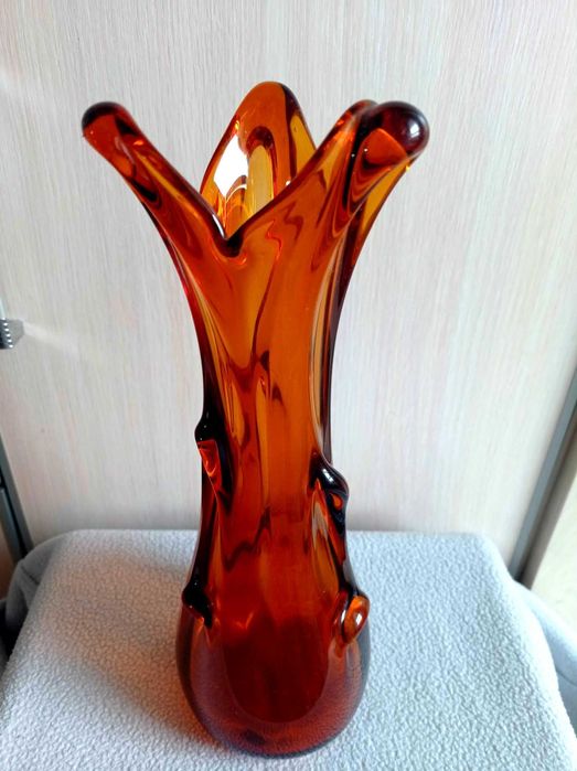 Wazon SĘKACZ szkło PRL bursztynowy miodowy 31 cm