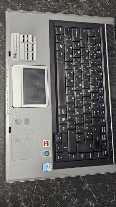 Asus F3Jr ноутбук

Рабочий, матрица целая, был надбит угол, залили смо