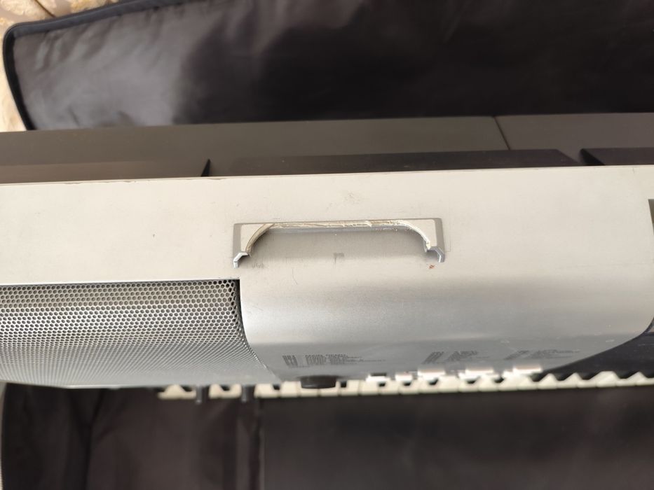 Продам Yamaha PSR E 413