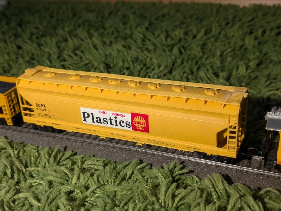 Lokomotywa Bachmann Santa Fe 307 z wagonami skala H0