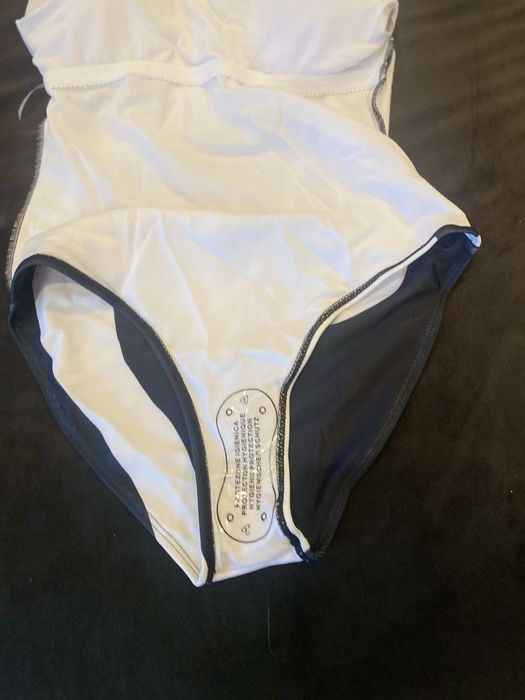 Купальник суцільний новий