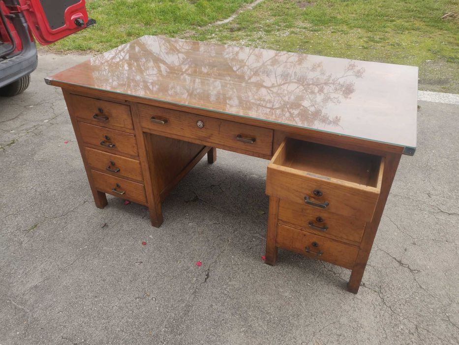 Secretária com tampo em vidro