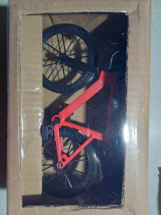 Rower miniatura druk 3D czerwona rama