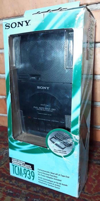 новый кробочный SONY TCM-939 кассетный магнитофонон с Германии