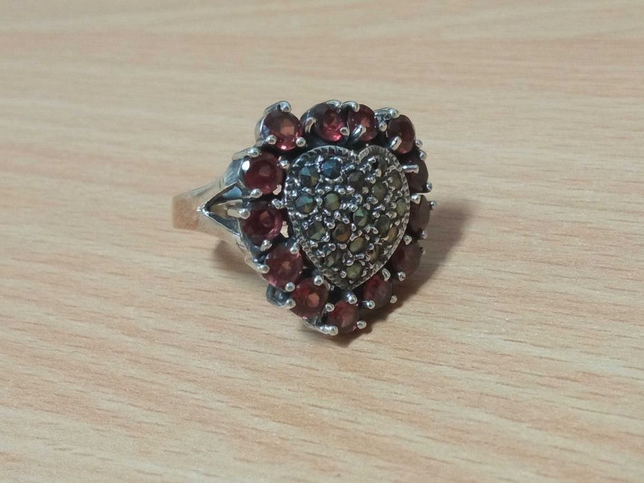 Duży pierścionek z kamieniami Serce serduszko rozmiar 19 18,7 mm Sr925 P