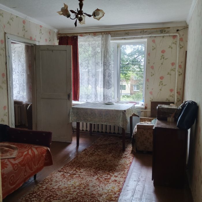 Продаю 2х комнатную изолированную квартиру г.Пивденне