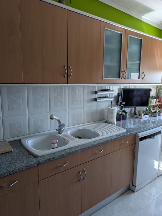 RESERVADA Cozinha completa em L com granito e eletrodomésticos Bosch – levantamento até 24/06