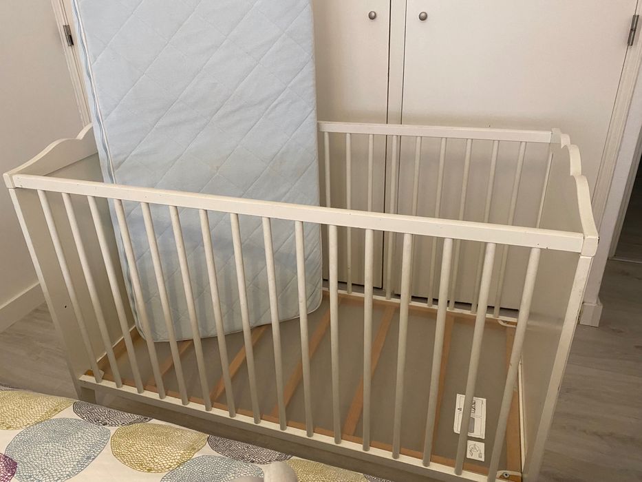 Berço de bebé + colchão IKEA