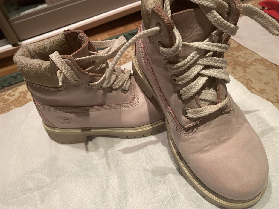 Продаю ботинки Timberland розовые