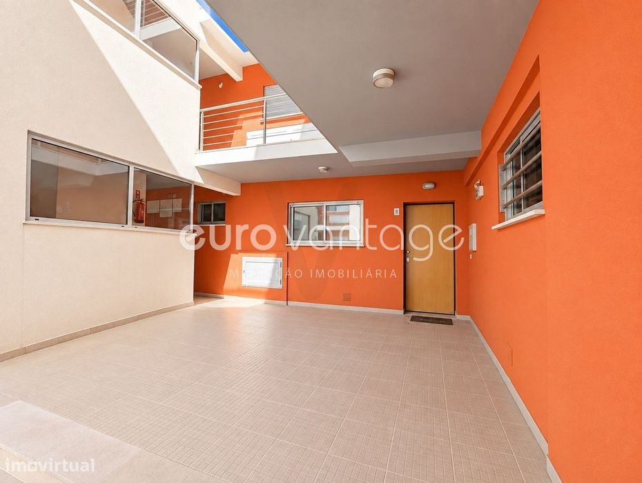 Apartamento T2+1 com 2 Garagens & Sótão | Casal dos Matos, Pousos,...