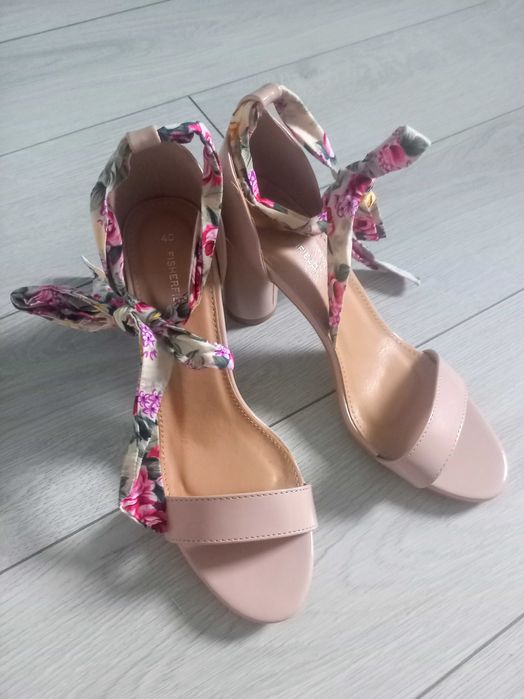 Buty na obcasie słupek szpilki 40 sandały sandałki