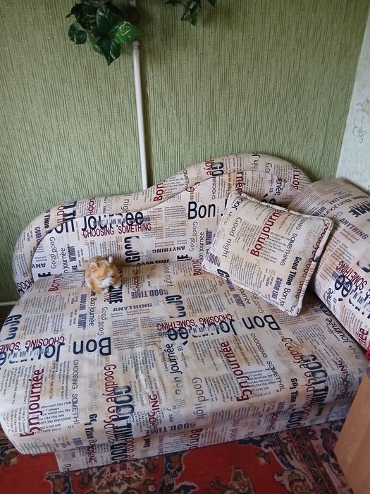 Продам диван в суперовому стані.без плям.без потертостей .