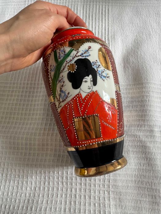 Porcelanowy wazon - porcelana japońska
