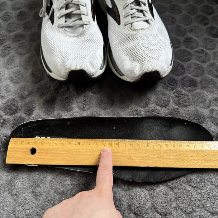 Чоловічі кросівки Brooks ricochet 3. P. 45.