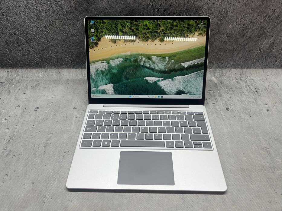 Microsoft Surface Go / i5 1035G1 3.6G / 4GB DDR4 / 256SSD / 12.5 Touch