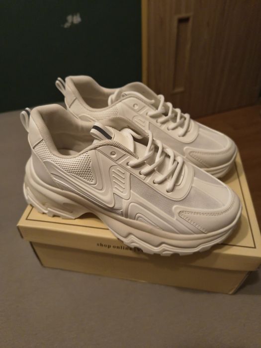 Białe sneakersy rozm 38
