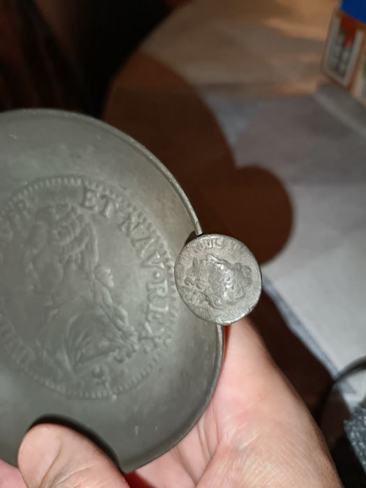 Cinzeiro antigo em estanho