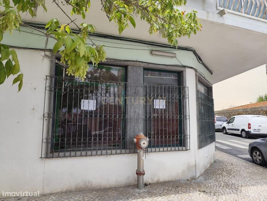 Loja de Gaveto com rendimento em Queluz -Sintra