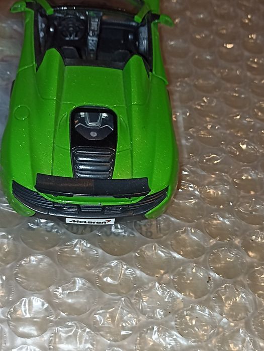 Model  motormax  McLaren 650S Spider 1 gren 1:24
(6)