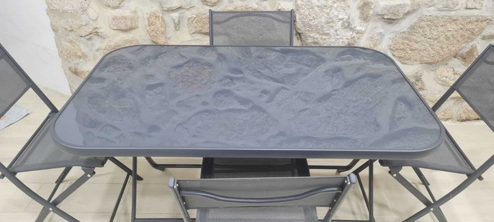 Conjunto Mesa com 4 Cadeiras - Quase Novo (3 Meses de Uso)