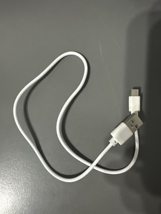 Biały kabel USB-A do micro-USB – krótki przewód