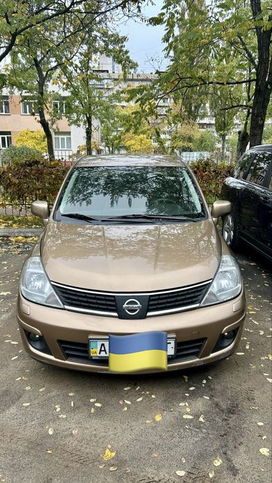 Nissan Tiida седан автомат 1.6