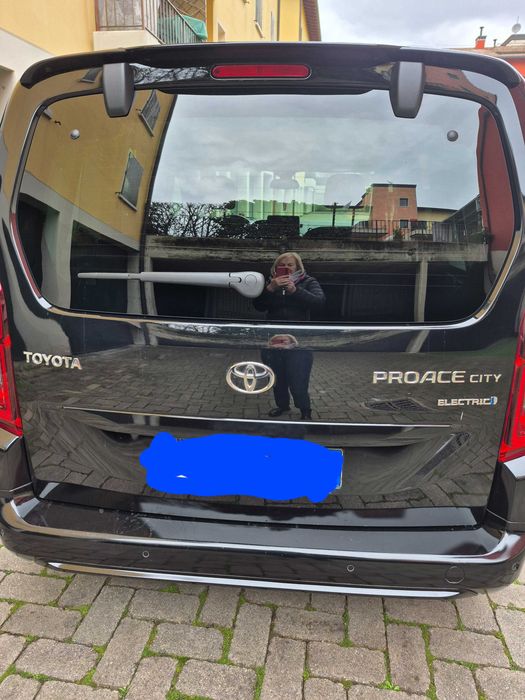 Авто Toyota proace city verso electric