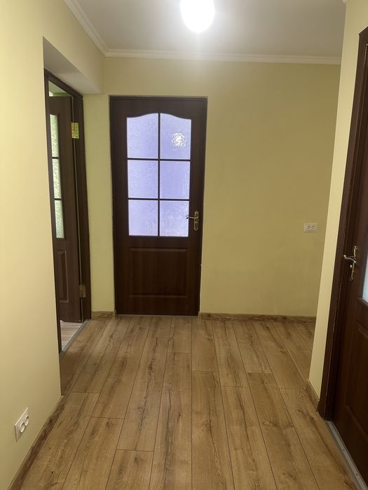 Продається  трикімнатна квартира в Підполоззі