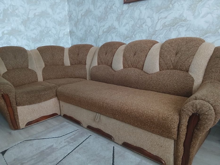 Диван в гарному стані