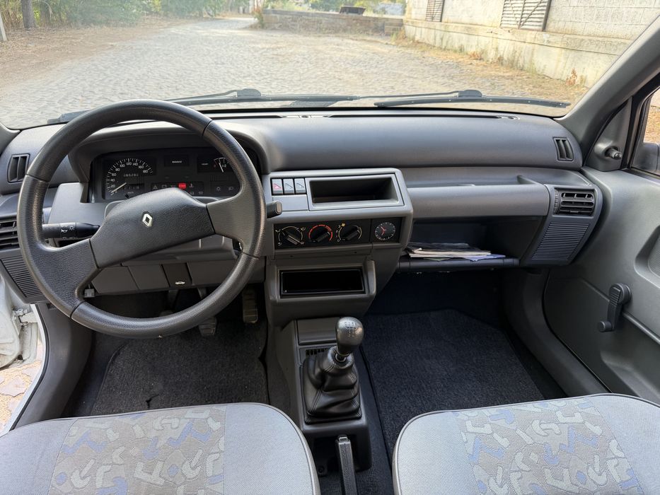 Renault Clio 1.1 RL  65mil kms
