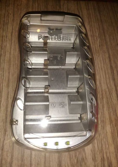 Carregador Pilhas / Baterias (1,2v ; 3,7v ; 9 v)