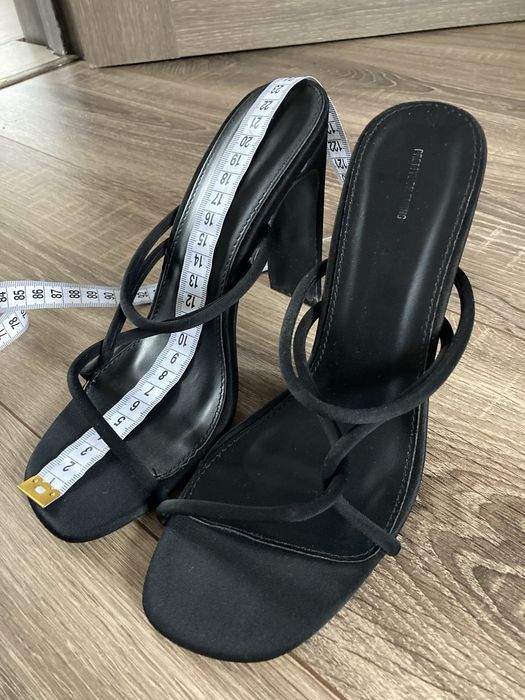 Босоніжки prettylittlething