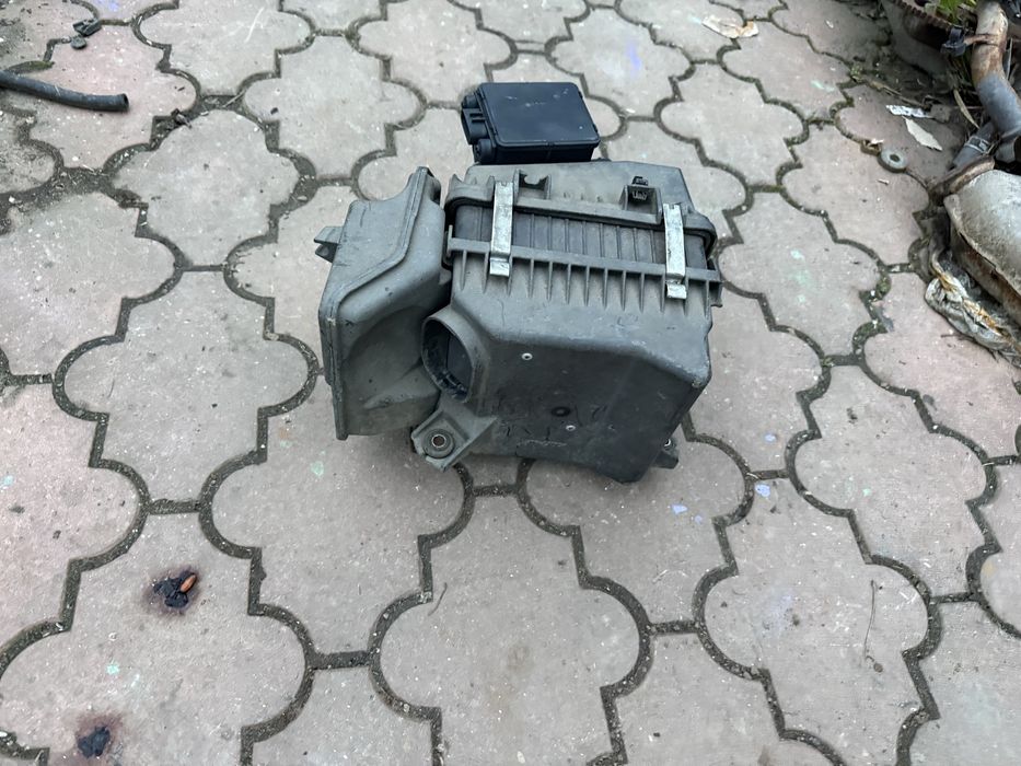 Корпус повітряного фільтра 1.6  MB924218 99152198 Lancer 9 Mitsubishi