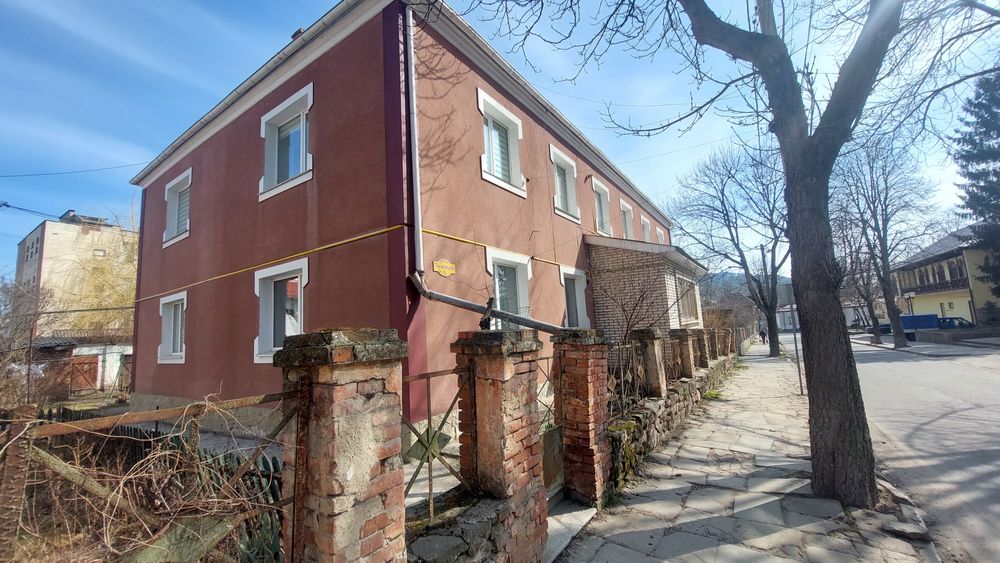 Продам 3-кімнатну квартиру. Вул.Покровська,6.