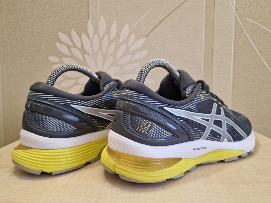 Жіночі кросівки Asics Gel-Nimbus 21 розмір 39-39.5