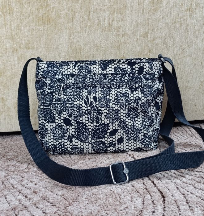 Сумка жіноча Kipling в квітковий принт