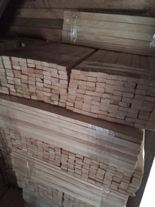 Рамки для бджіл у розібраному стані.