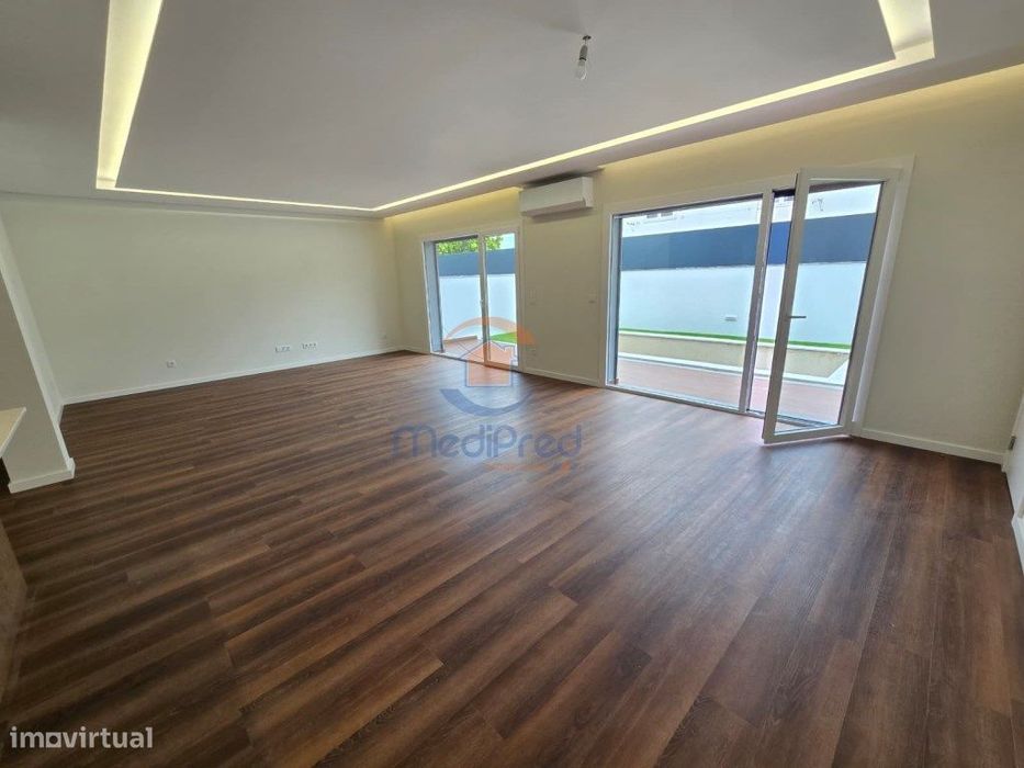 Moradia T4 NOVA com Piscina | Casal de Cambra
