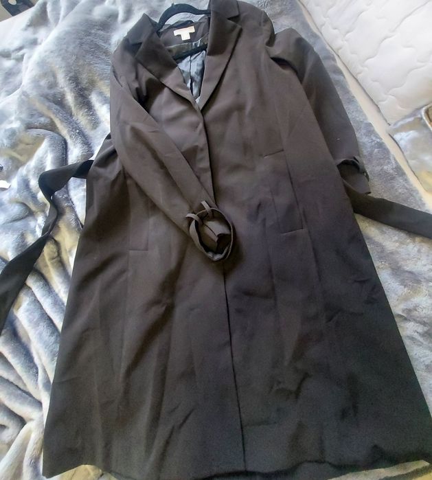 Jesienny długi czarny płaszcz H&M rozmiar 44